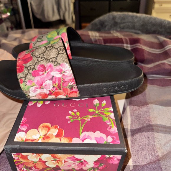 Supreme Floral Box with Pink and Orange Accents - Picture 4 of 5